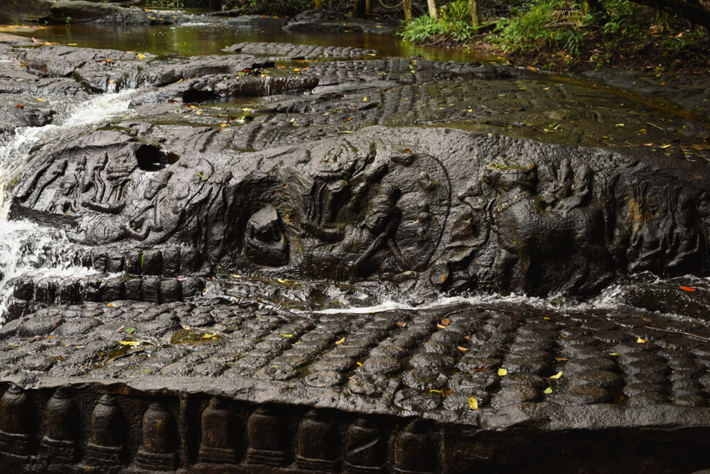 Vishnu couché et Shiva porté par Nandin